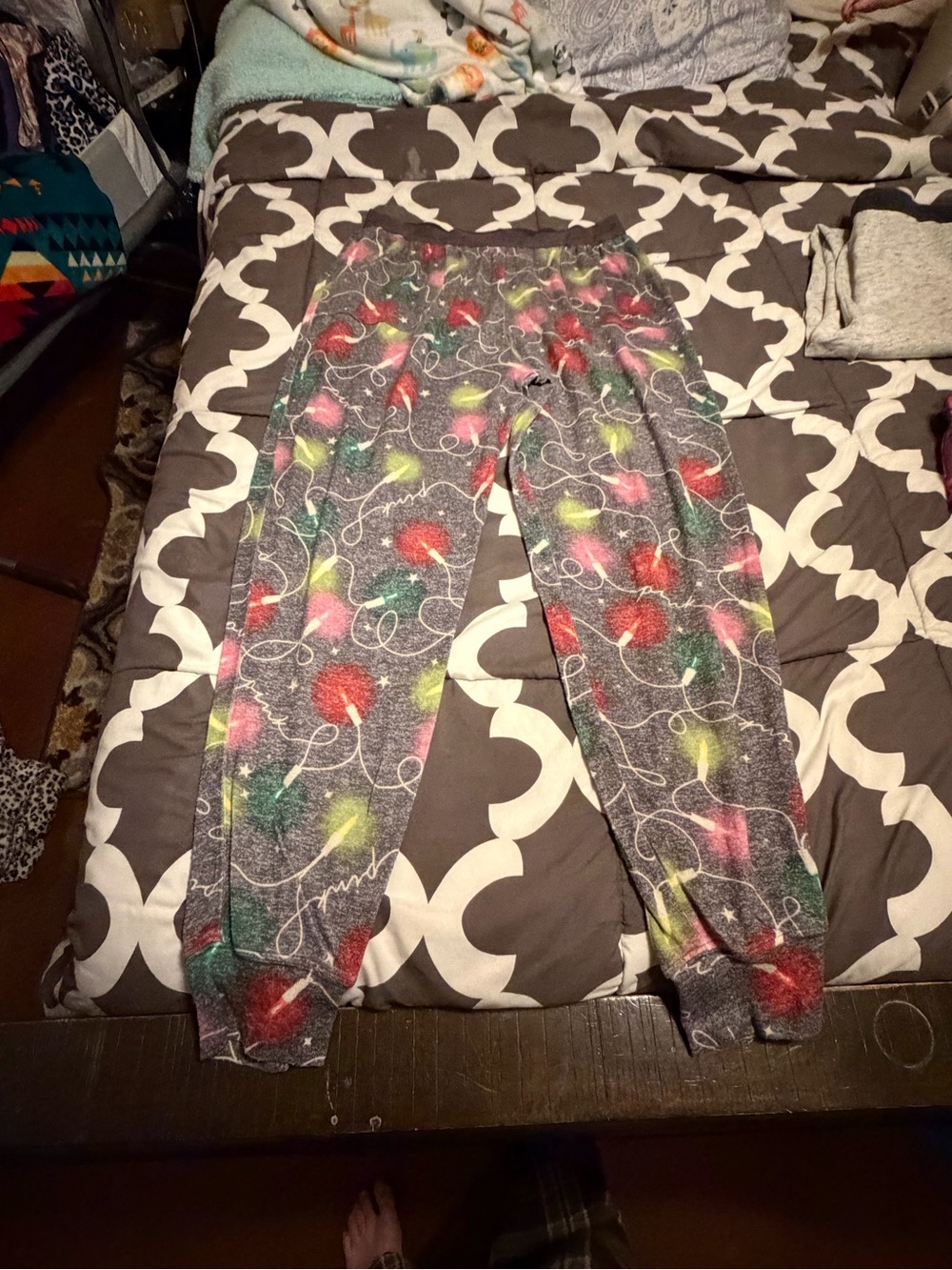 PINK Victoria's Secret Gray Holiday Light Print Joggers